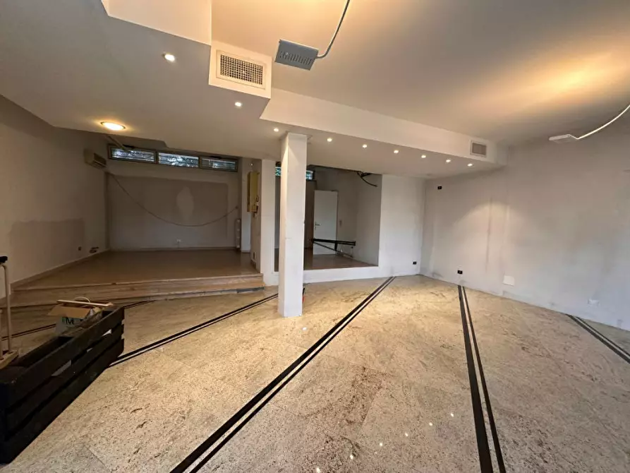 Immagine 6 di Attività commerciale in vendita  a Salzano