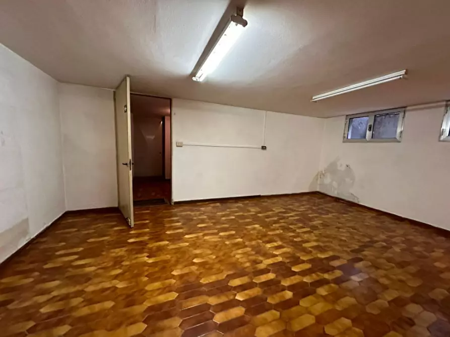 Immagine 11 di Attività commerciale in vendita  a Salzano