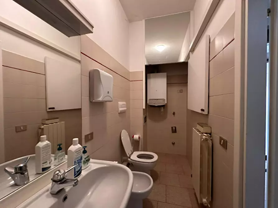 Immagine 15 di Attività commerciale in vendita  a Salzano