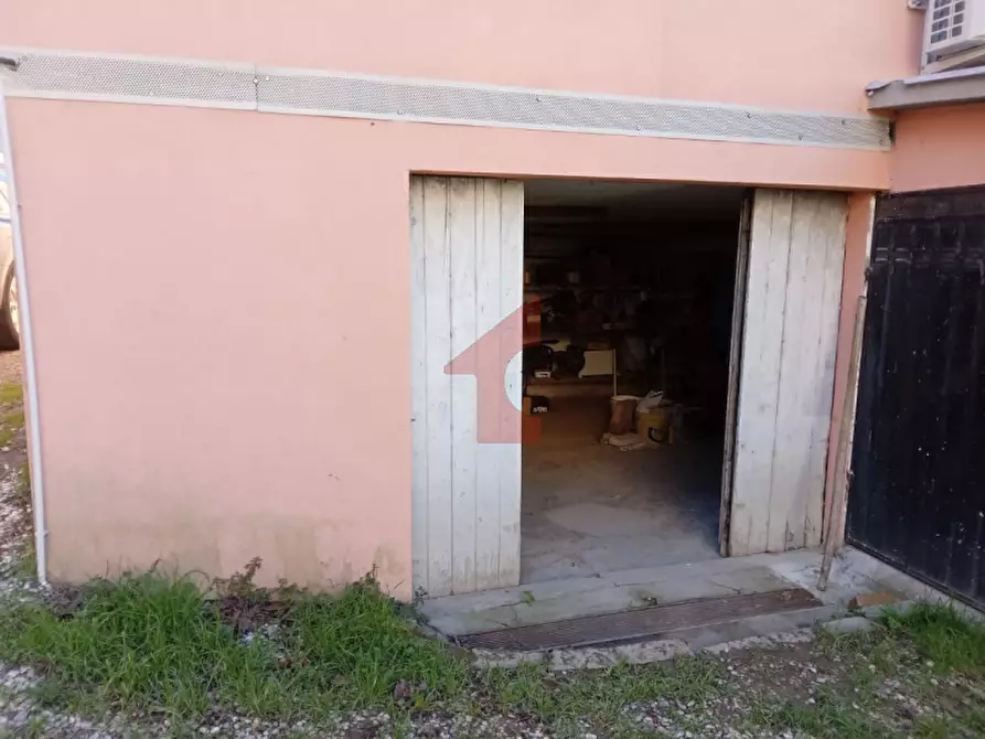 Immagine 11 di Garage in vendita  in via ludovico Ariosto 7 a Parma