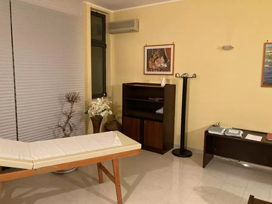 Immagine 3 di Ufficio in vendita  in Via Valente - Via Vittime del Caporalato a Ceglie Messapico