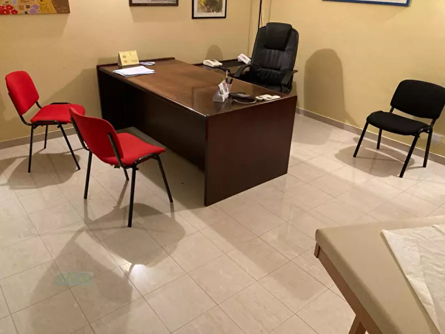 Immagine 4 di Ufficio in vendita  in Via Valente - Via Vittime del Caporalato a Ceglie Messapico