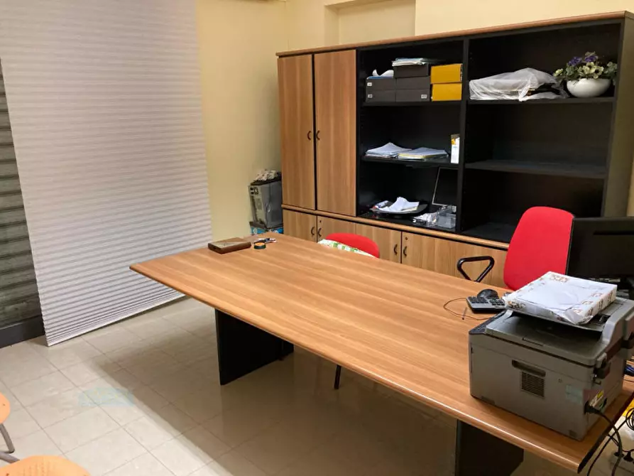Immagine 5 di Ufficio in vendita  in Via Valente - Via Vittime del Caporalato a Ceglie Messapico