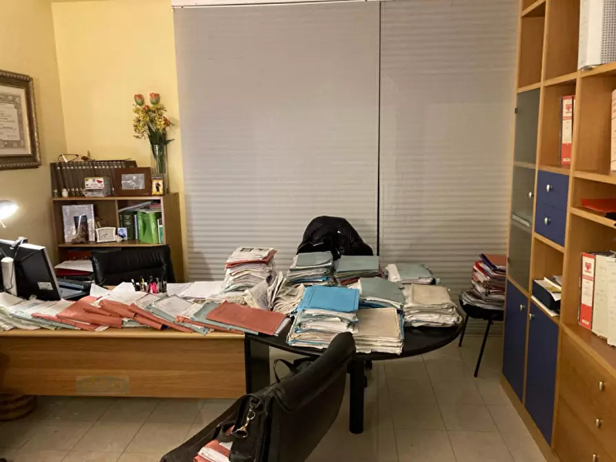 Immagine 10 di Ufficio in vendita  in Via Valente - Via Vittime del Caporalato a Ceglie Messapico