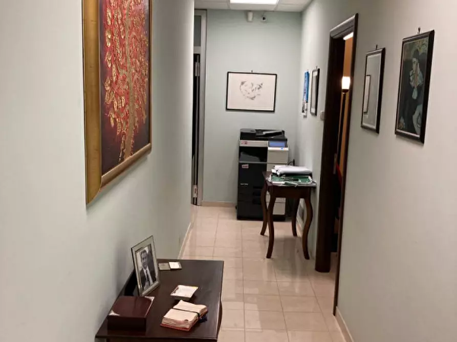Immagine 11 di Ufficio in vendita  in Via Valente - Via Vittime del Caporalato a Ceglie Messapico