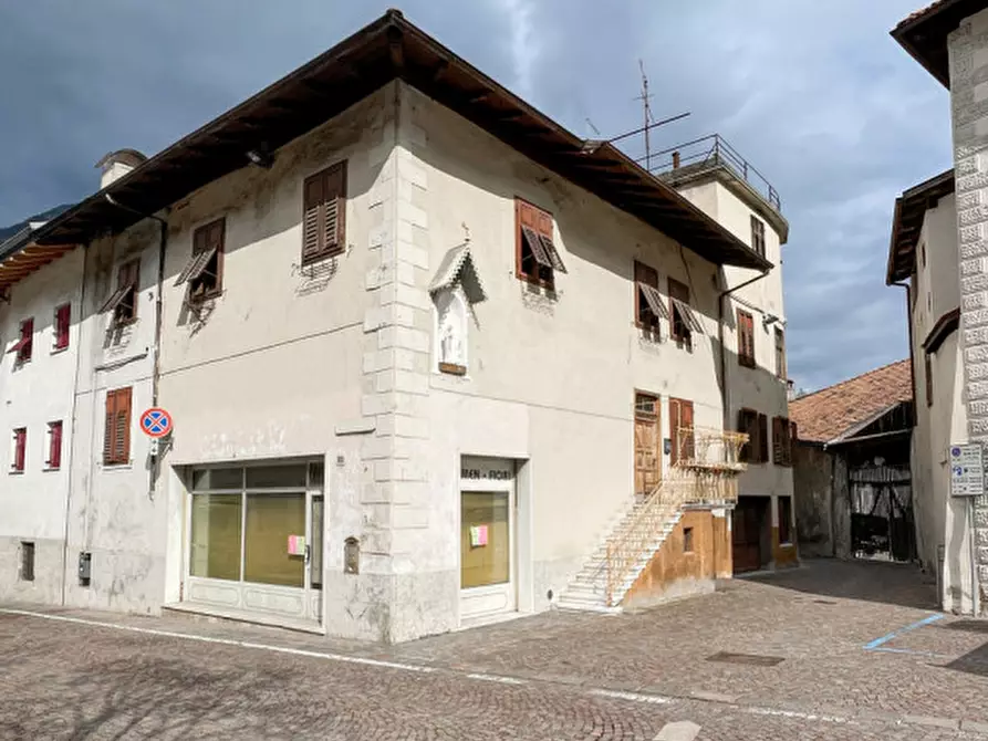 Immagine 2 di Palazzo in vendita  in Piazza Cesare Battisti a Salorno .Salurn.