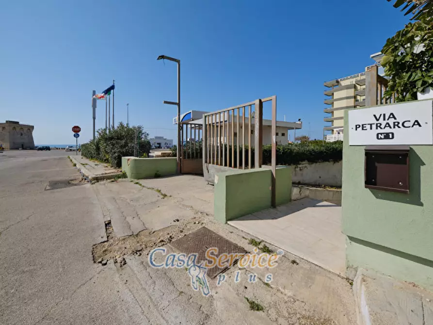 Immagine 2 di Capannone industriale in vendita  in Via Petrarca a Gallipoli