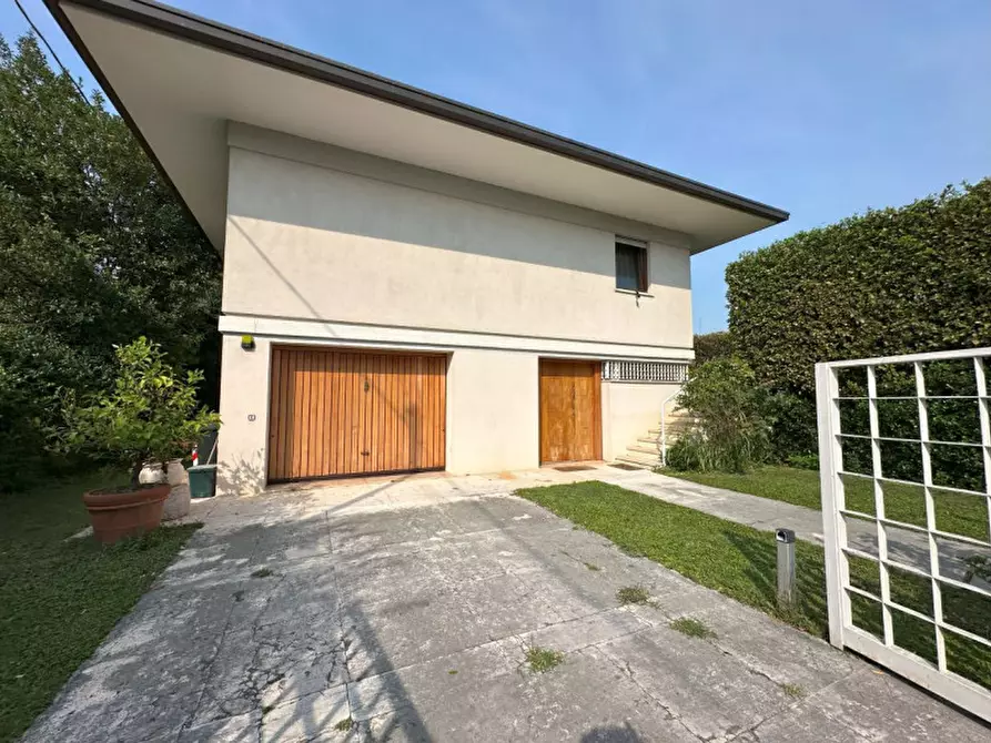 Immagine 1 di Casa indipendente in vendita  in Via Passalacqua a Bassano Del Grappa