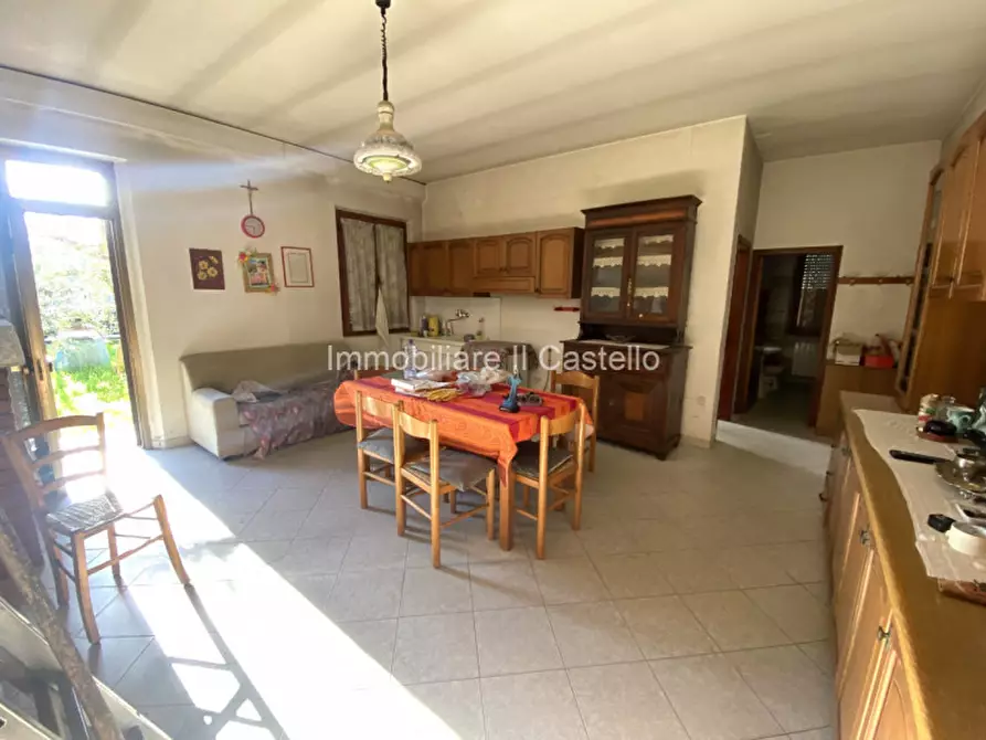 Immagine 17 di Casa indipendente in vendita  in Via Firenze a Castiglione Del Lago