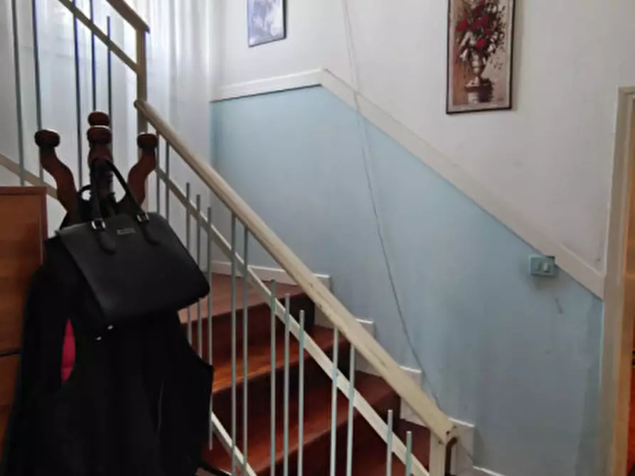 Immagine 2 di Casa trifamiliare in vendita  in Via Longhin a Giavera Del Montello