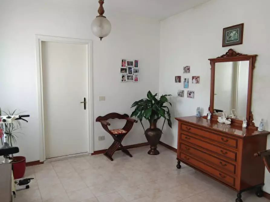 Immagine 5 di Casa trifamiliare in vendita  in Via Longhin a Giavera Del Montello