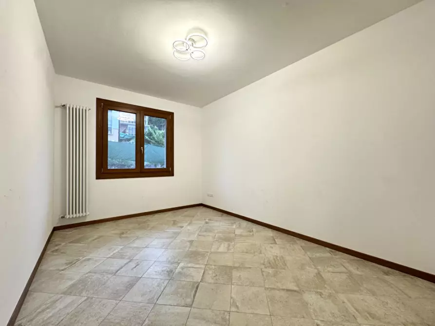 Immagine 12 di Appartamento in vendita  in via Marconi a Lugo Di Vicenza