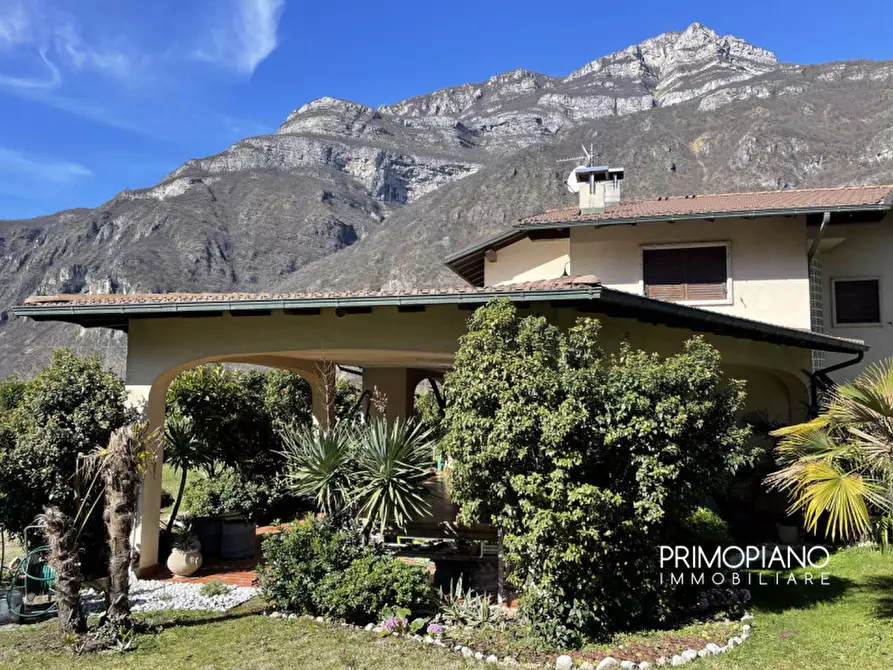 Immagine 2 di Villa in vendita  in Viale 4 Novembre a Ala