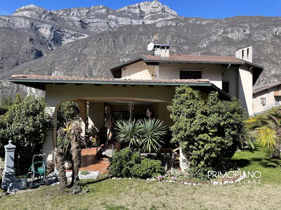 Immagine 3 di Villa in vendita  in Viale 4 Novembre a Ala