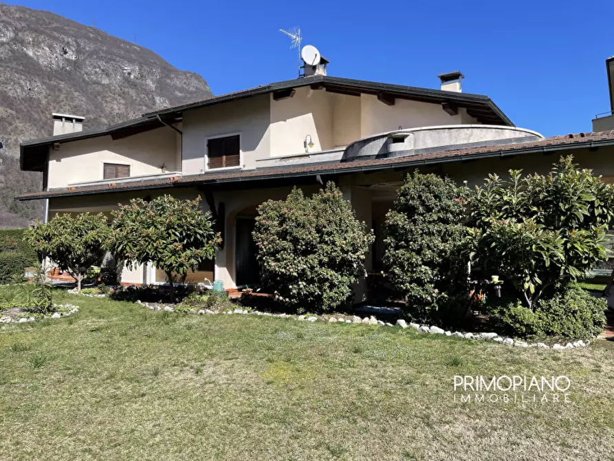 Immagine 4 di Villa in vendita  in Viale 4 Novembre a Ala