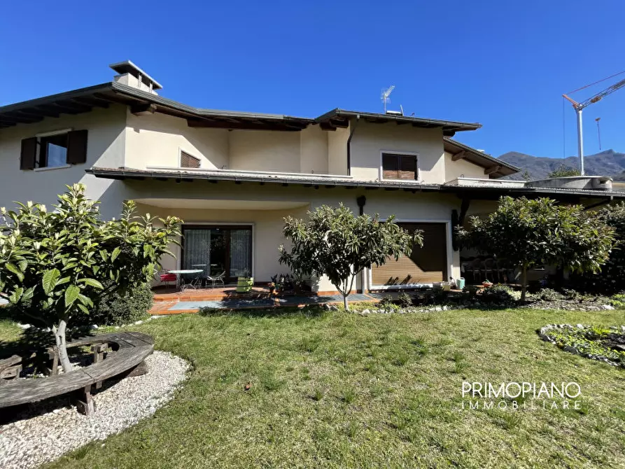 Immagine 5 di Villa in vendita  in Viale 4 Novembre a Ala