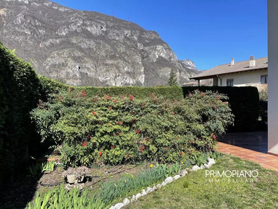 Immagine 9 di Villa in vendita  in Viale 4 Novembre a Ala