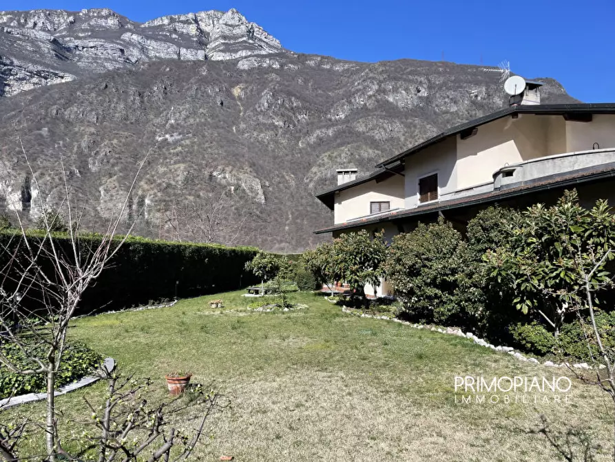 Immagine 11 di Villa in vendita  in Viale 4 Novembre a Ala