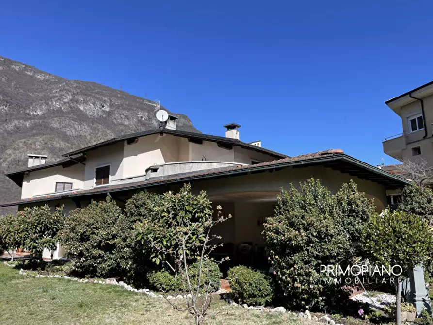 Immagine 12 di Villa in vendita  in Viale 4 Novembre a Ala