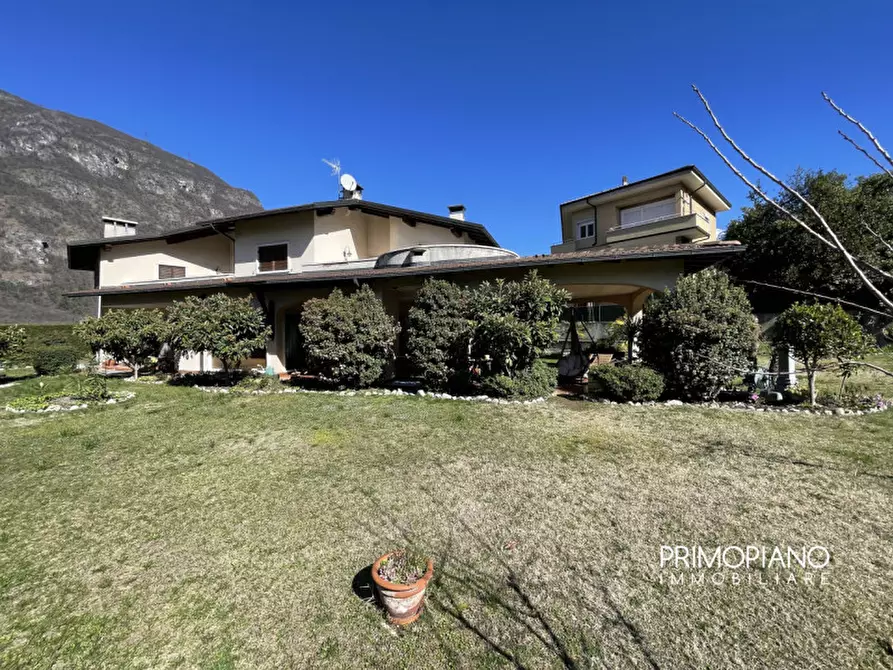 Immagine 13 di Villa in vendita  in Viale 4 Novembre a Ala