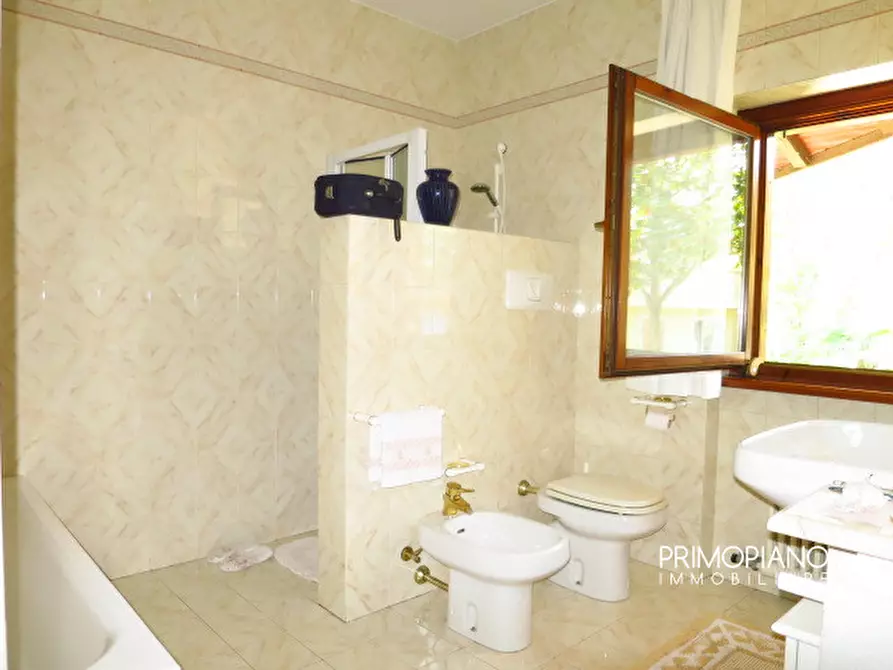 Immagine 32 di Villa in vendita  in Viale 4 Novembre a Ala