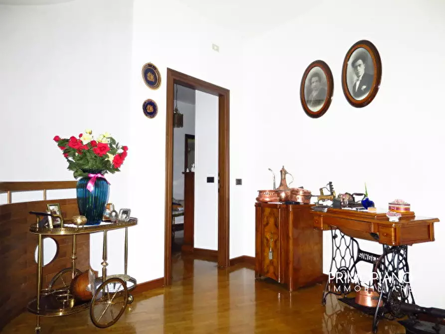 Immagine 36 di Villa in vendita  in Viale 4 Novembre a Ala