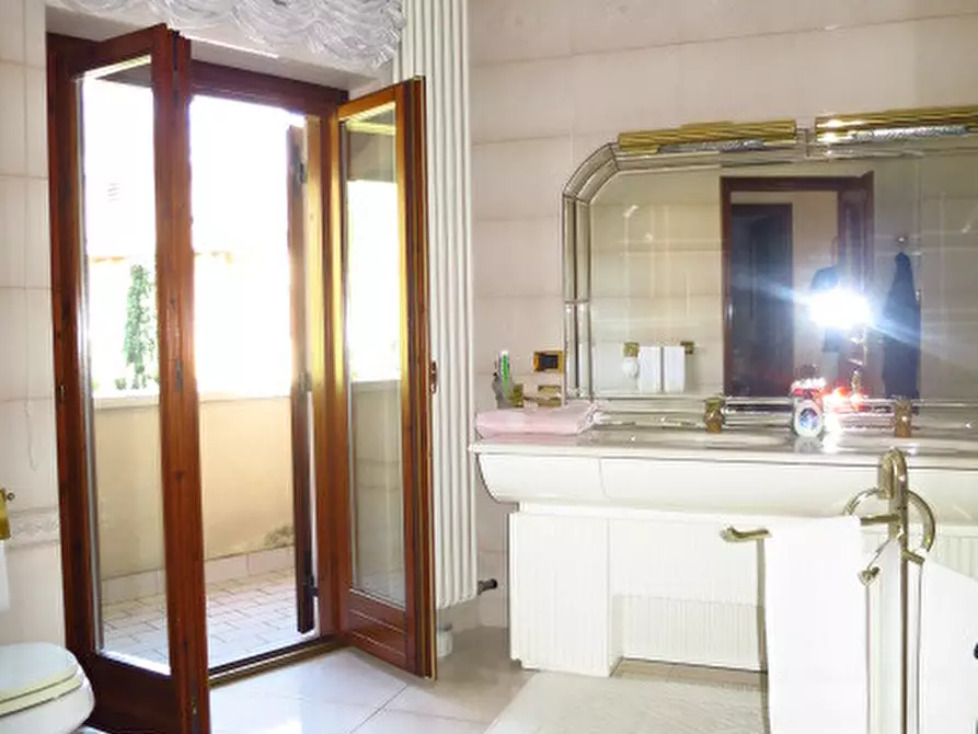 Immagine 39 di Villa in vendita  in Viale 4 Novembre a Ala