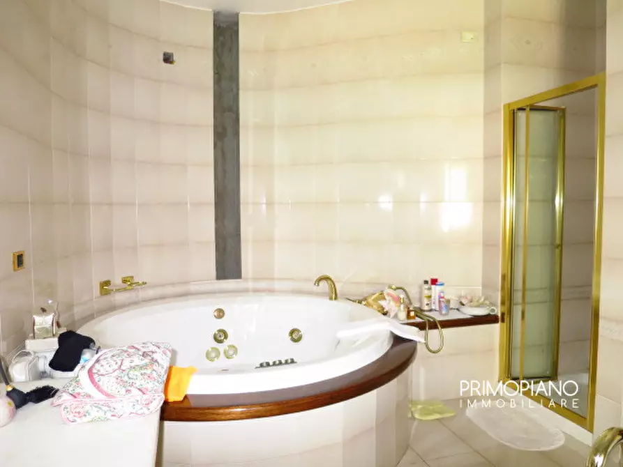 Immagine 40 di Villa in vendita  in Viale 4 Novembre a Ala