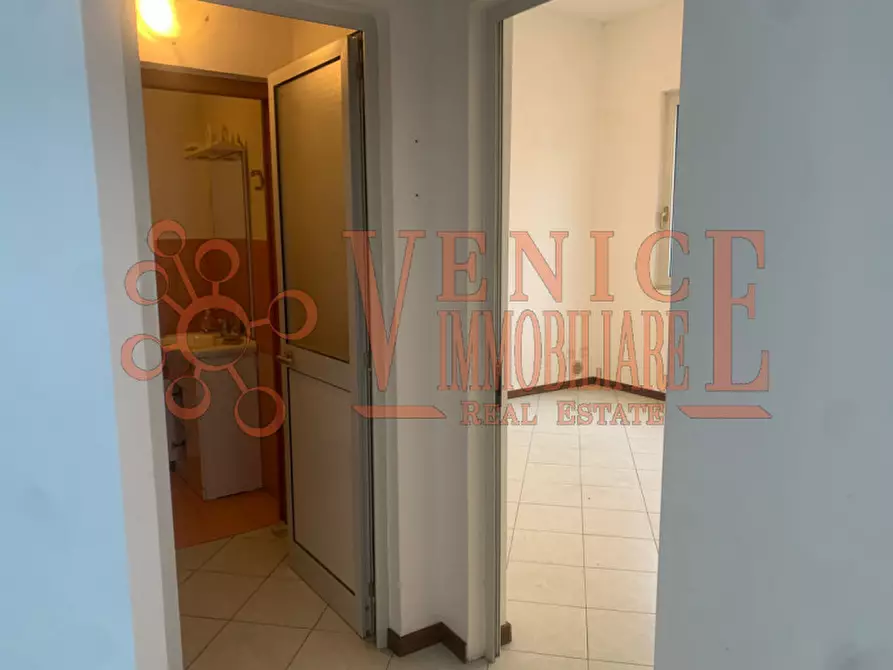 Immagine 4 di Negozio in vendita  a Venezia