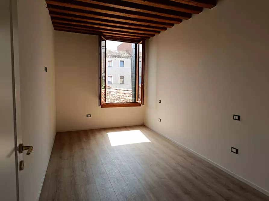 Immagine 1 di Appartamento in vendita  in campo san giovanni e paolo a Venezia
