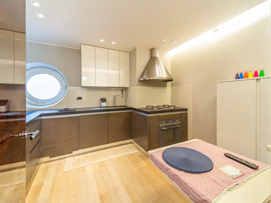 Immagine 10 di Appartamento in vendita  in Piazzale della Macina a Parma