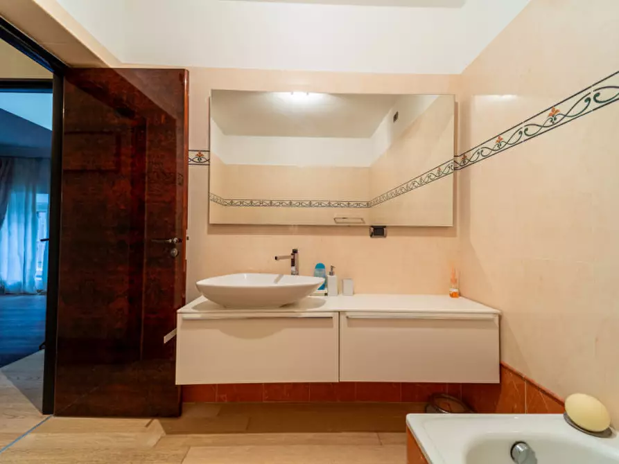 Immagine 23 di Appartamento in vendita  in Piazzale della Macina a Parma