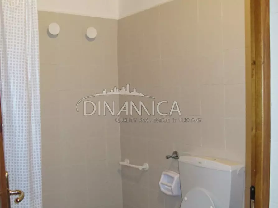 Immagine 20 di Agriturismo in vendita  a Lamporecchio