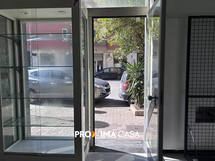 Immagine 7 di Negozio in affitto  in Via Torrione 147 a Salerno
