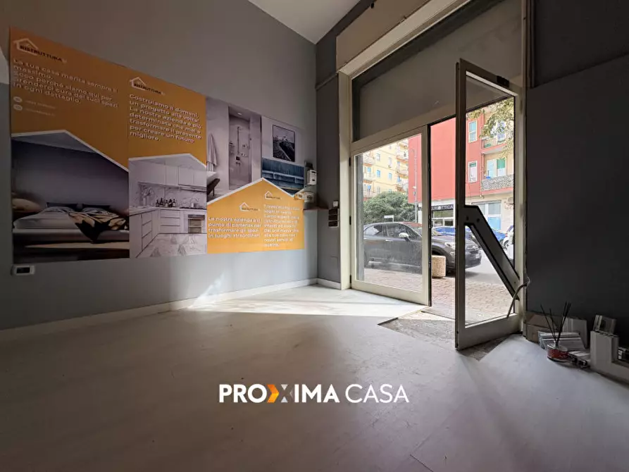 Immagine 7 di Negozio in affitto  in Via Torrione 147 a Salerno