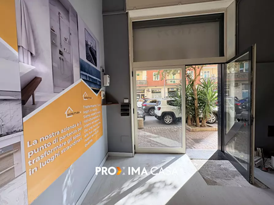 Immagine 8 di Negozio in affitto  in Via Torrione 147 a Salerno