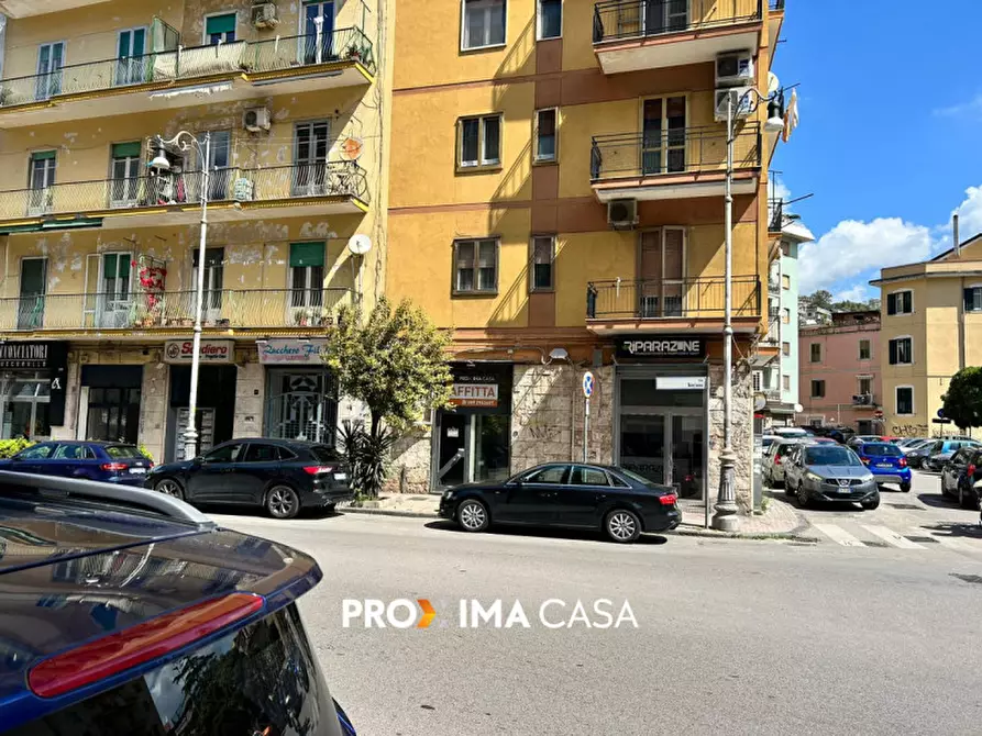 Immagine 12 di Negozio in affitto  in Via Torrione 147 a Salerno