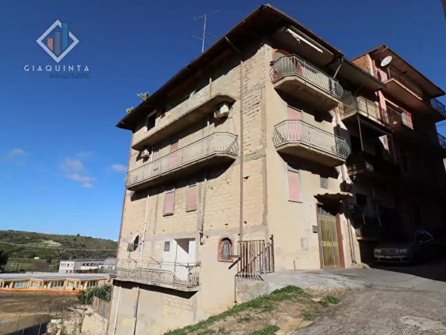 Immagine 42 di Casa bifamiliare in vendita  in Via Salvatore Nolfo n. 48 a Palagonia