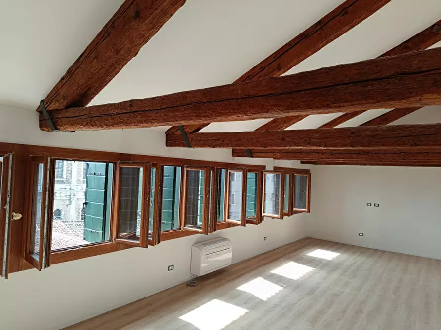 Immagine 2 di Appartamento in vendita  in campo san giovanni e paolo a Venezia