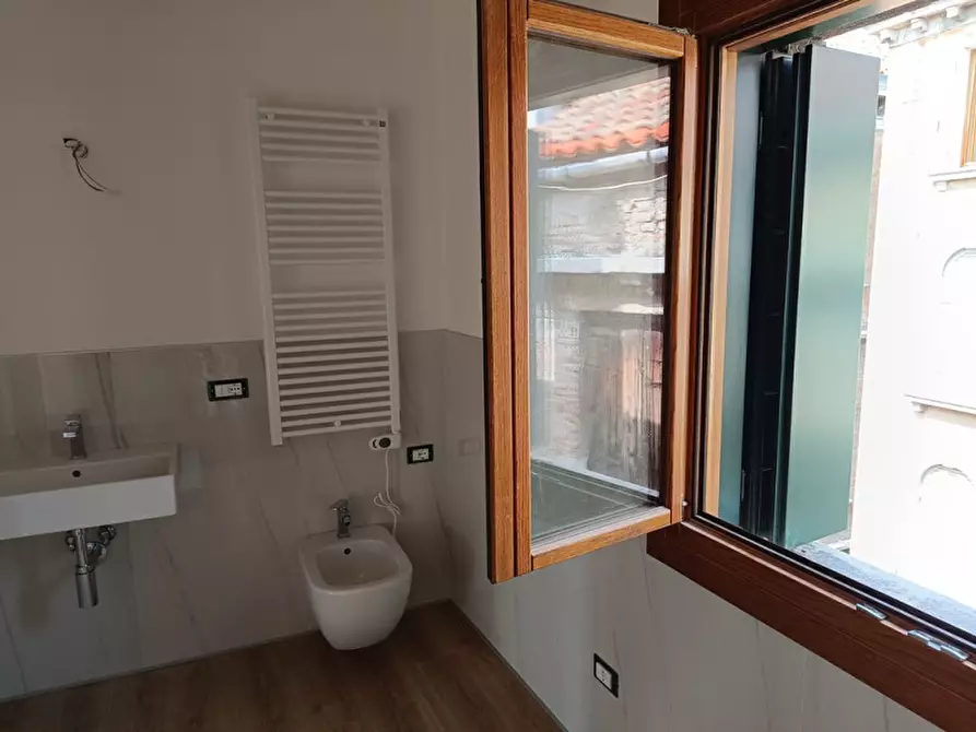 Immagine 12 di Appartamento in vendita  in campo san giovanni e paolo a Venezia