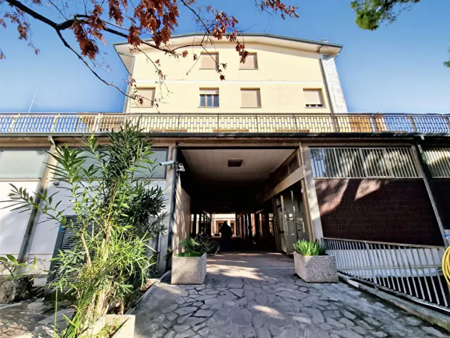 Immagine 1 di Ufficio in vendita  in Via Emilia Interna, N. 29-31-33 a Castel Bolognese