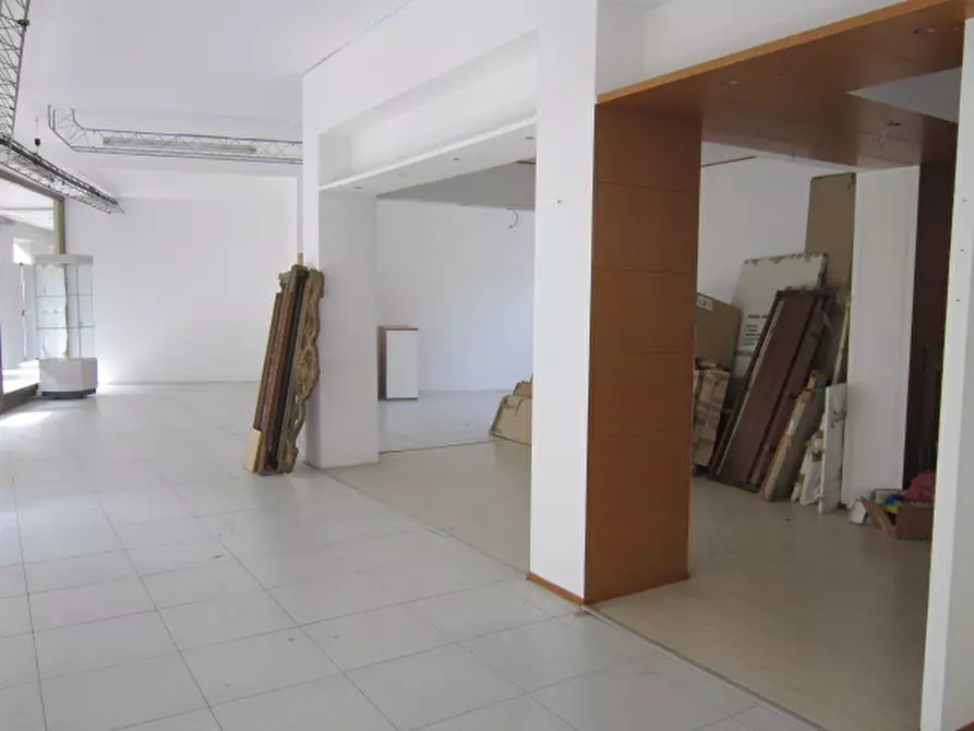 Immagine 8 di Negozio in vendita  in Via Roma 65 a Cassina De' Pecchi