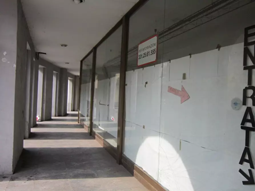 Immagine 15 di Negozio in vendita  in Via Roma 65 a Cassina De' Pecchi