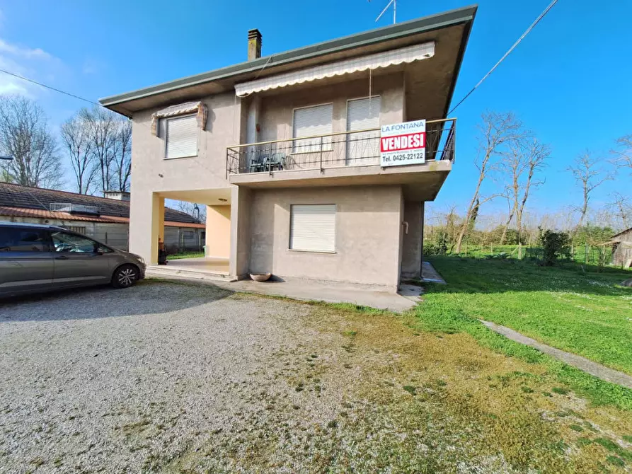 Immagine 1 di Casa indipendente in vendita  in Via Baracca a Rovigo