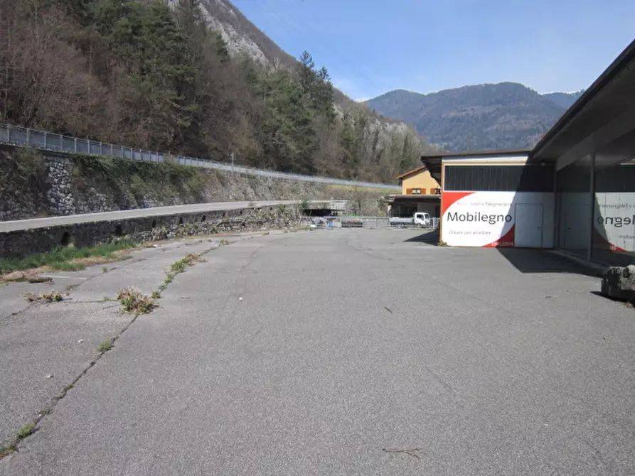 Immagine 3 di Capannone industriale in vendita  in Via Poeti Gozzi a Lenna