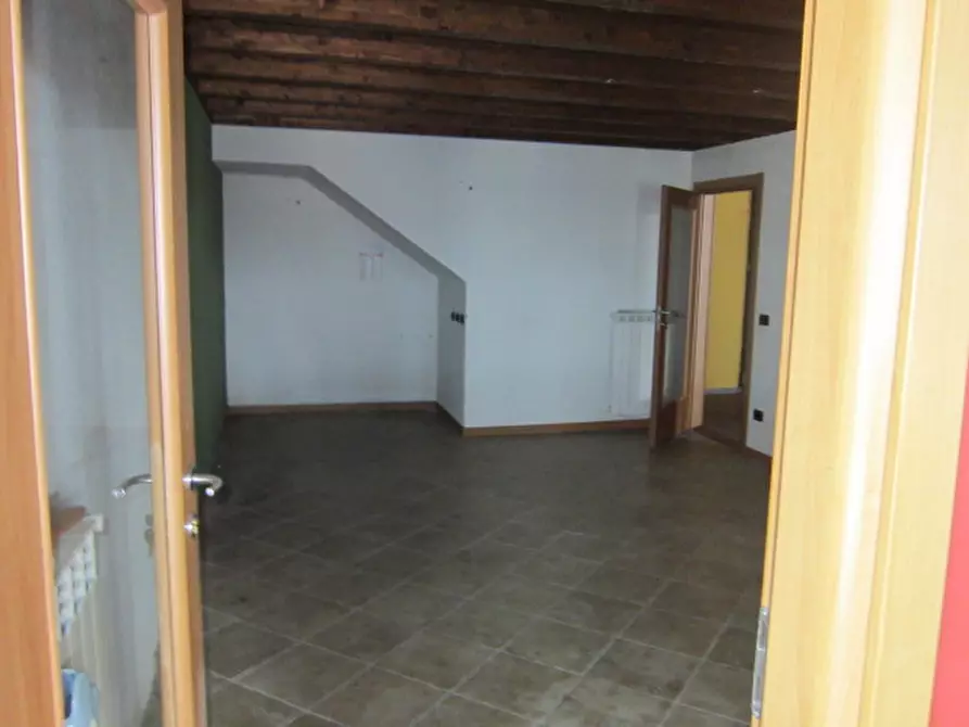 Immagine 6 di Capannone industriale in vendita  in Via Poeti Gozzi a Lenna