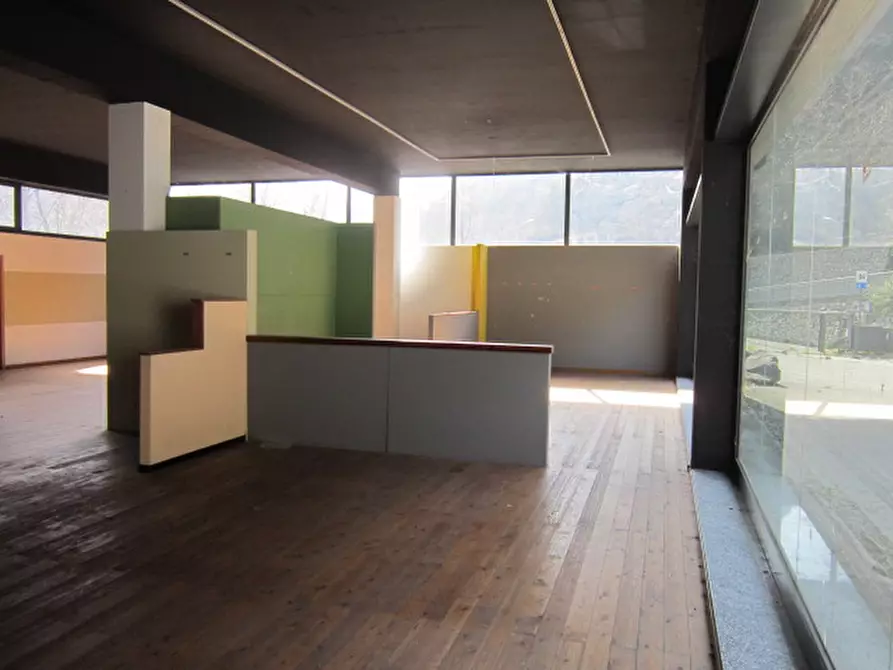 Immagine 7 di Capannone industriale in vendita  in Via Poeti Gozzi a Lenna