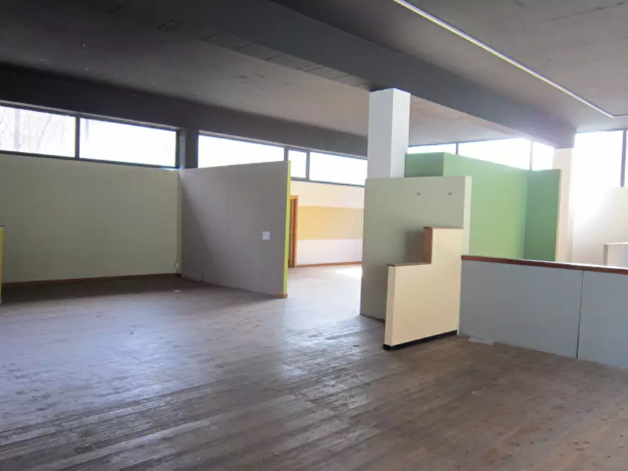 Immagine 8 di Capannone industriale in vendita  in Via Poeti Gozzi a Lenna