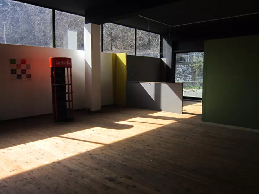 Immagine 10 di Capannone industriale in vendita  in Via Poeti Gozzi a Lenna