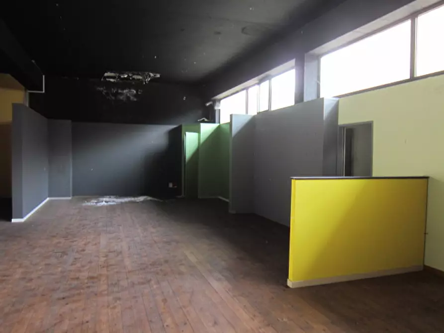 Immagine 13 di Capannone industriale in vendita  in Via Poeti Gozzi a Lenna